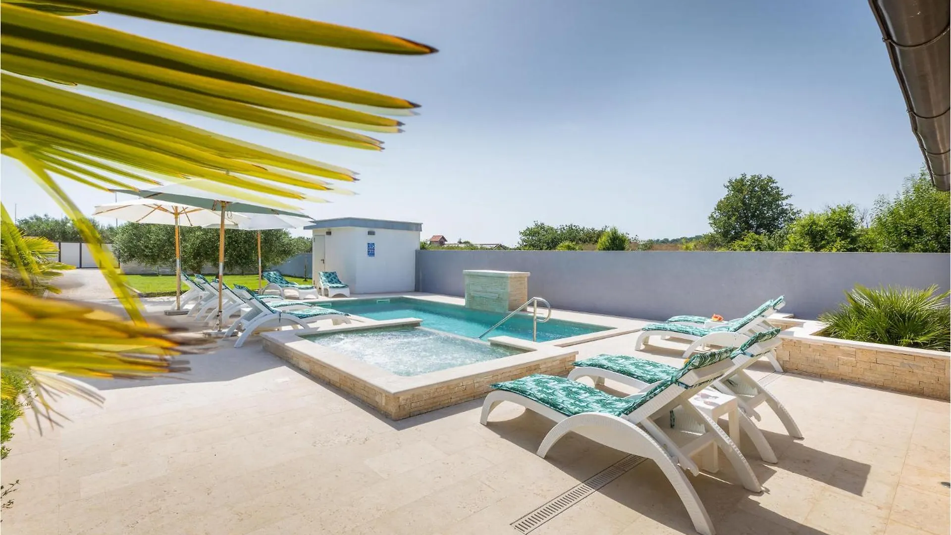 4 Bedroom Stunning Home In Pomer Holiday home