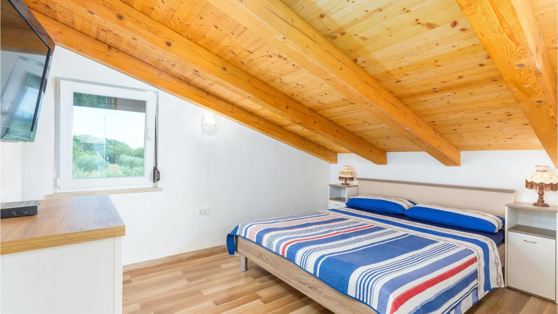 4 Bedroom Stunning Home In Pomer Croatia