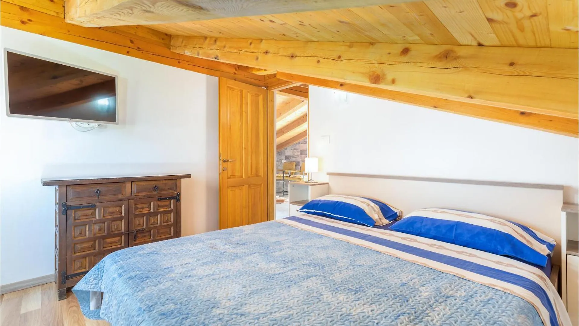 4 Bedroom Stunning Home In Pomer
