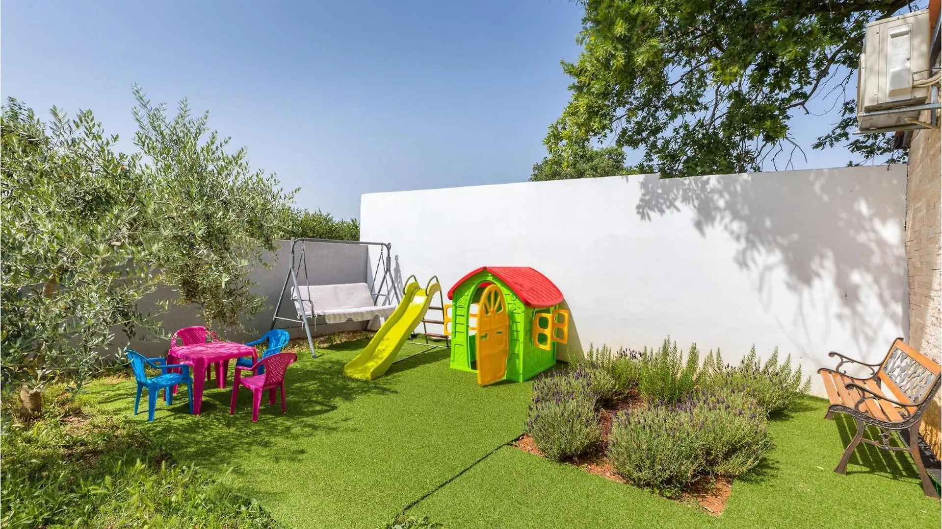 4 Bedroom Stunning Home In Pomer Holiday home