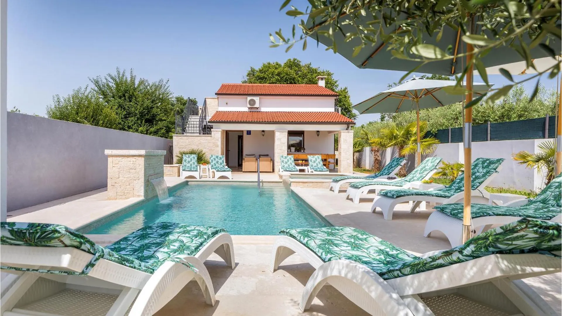 4 Bedroom Stunning Home In Pomer